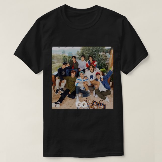 Stray Kids GQ SKZ kpop ot8 bang chan lee know chan T-Shirt (Design Front)