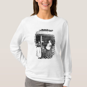 Street scene in Victorian London T-Shirt
