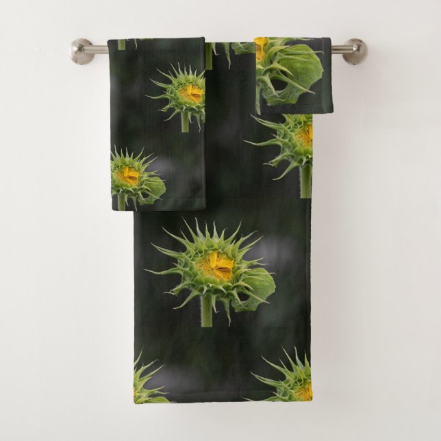 Striking Sunflower Bath Towel Set (Insitu)