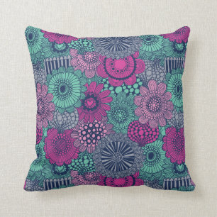Stylish bright pattern of gorgeous flowers throw pillow