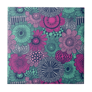 Stylish bright pattern of gorgeous flowers tile