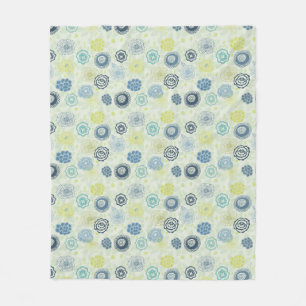 Stylish floral pattern with cute flowers fleece blanket