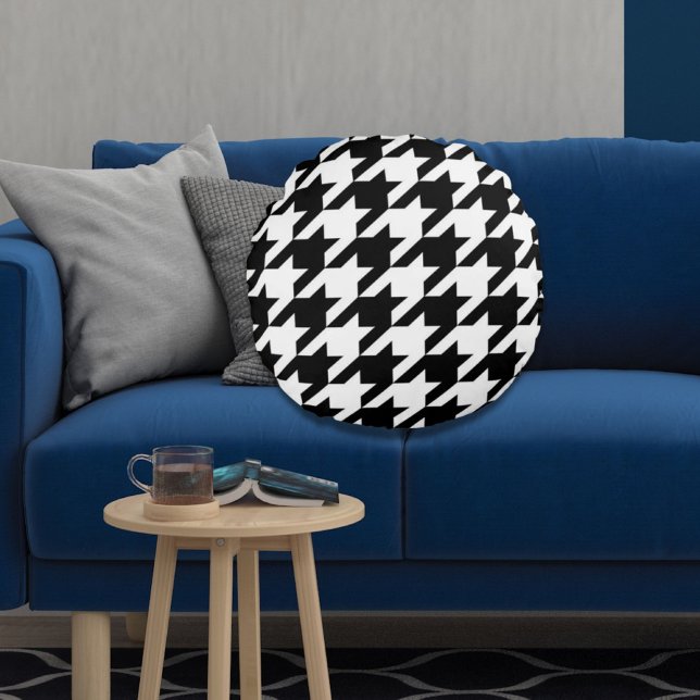 stylish geometric black white houndstooth pattern round pillow (stylish geometric black white houndstooth pattern round pillow)