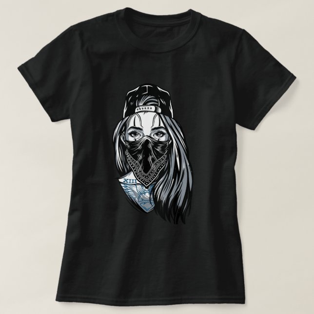 Stylish Street Queen: Trendy T-shirt with a Bold T (Design Front)