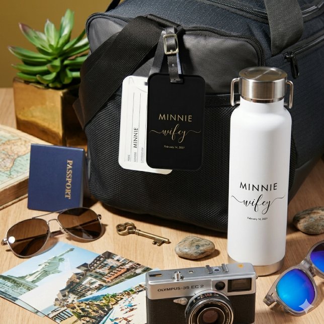 Stylish Wifey Name Date Script Water Bottle Design (Stylish Wifey Name Date Script Water Bottle Design)