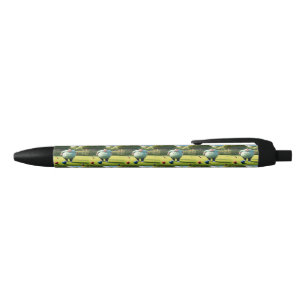 Stylo Bleu Homme joyeux joueur de boules sur gazon,