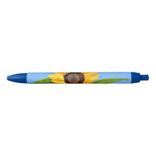 Stylo Bleu Tournesol jaune contre soleil sur ciel bleu - été
