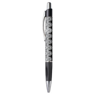 Stylo La dentelle blanche forme une frontière sensible