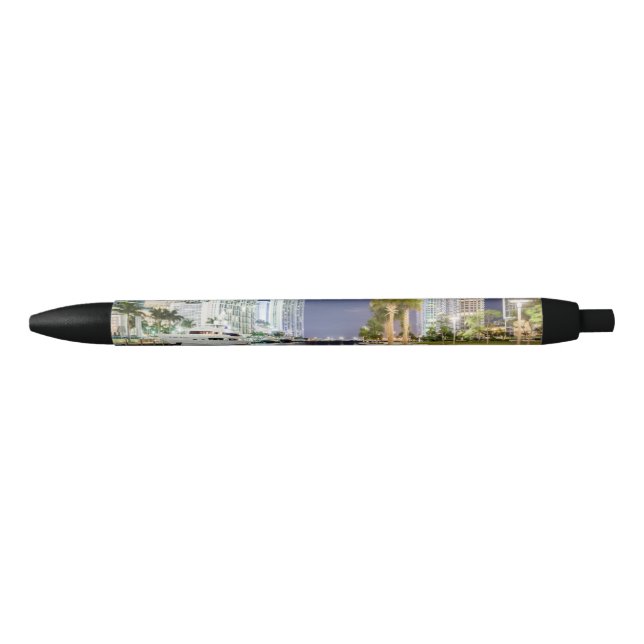 Stylo Noir Bâtiments le long de la rivière Riverwalk de Miami (Devant)