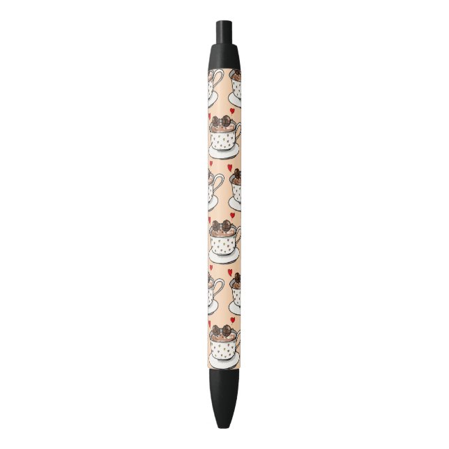 Stylo Noir de mignons haricots à café dans une tasse de café (devant Vertical)