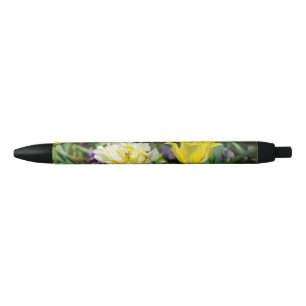 Stylo Noir Tulipes blanches, roses et jaunes dans le jardin