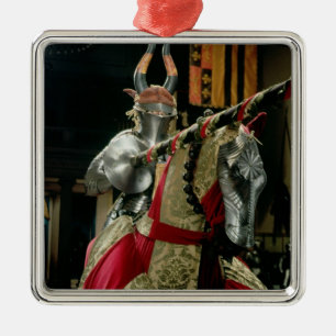 Suit of armour and matching horse armour metal ornament