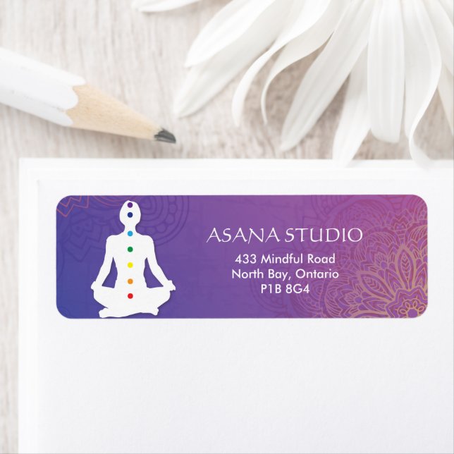 Sukhasna Pose Purple Mandala Chakra Adresse de ret (En situation)