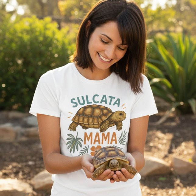 Sulcata Mama Tortoise Mom Gift for her T-Shirt (Sulcata Mama Tortoise Mom Gift for her T-Shirt.)