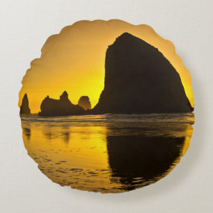 Sunset, Cannon Beach, Oregon, USA Round Pillow