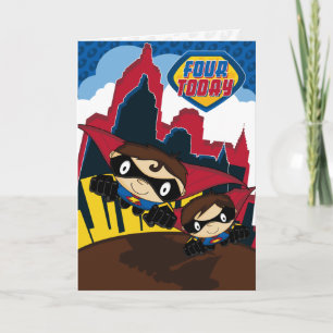 Superhero dans la scène de la ville Carte d'annive