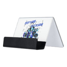 La basse de baisse pas bombarde le boom contre le