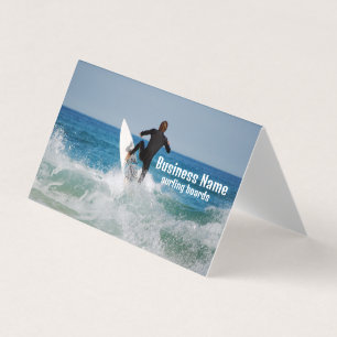 Surfer en mer. Carte de visite personnalisable