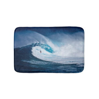 Surfer le tapis de bain énorme de vague