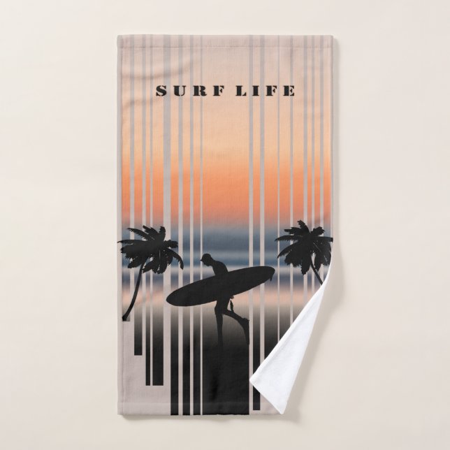 Surfer Marchant Sur La Plage Au Coucher Du Soleil  (Serviette à main)