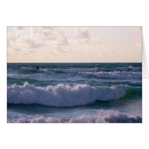 Surfer solitaire à Fistral Beach Newquay Cornwall 