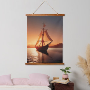 Suspendue Bateau en bois ancien accroché à la tapisserie