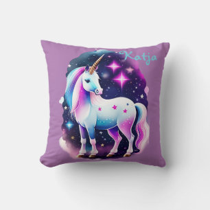 süßes Einhorn vor einem funkelnden Sternenhimmel Throw Pillow