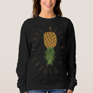 Sweatshirt Joue Bien Avec D'Autres À L'Extérieur De L'Ananas