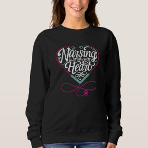 Sweatshirt Les soins infirmiers sont une oeuvre de coeur