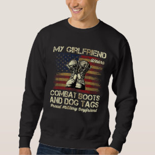 Sweatshirt Ma Fille Porte Des Bottes De Combat Et Des Tags De