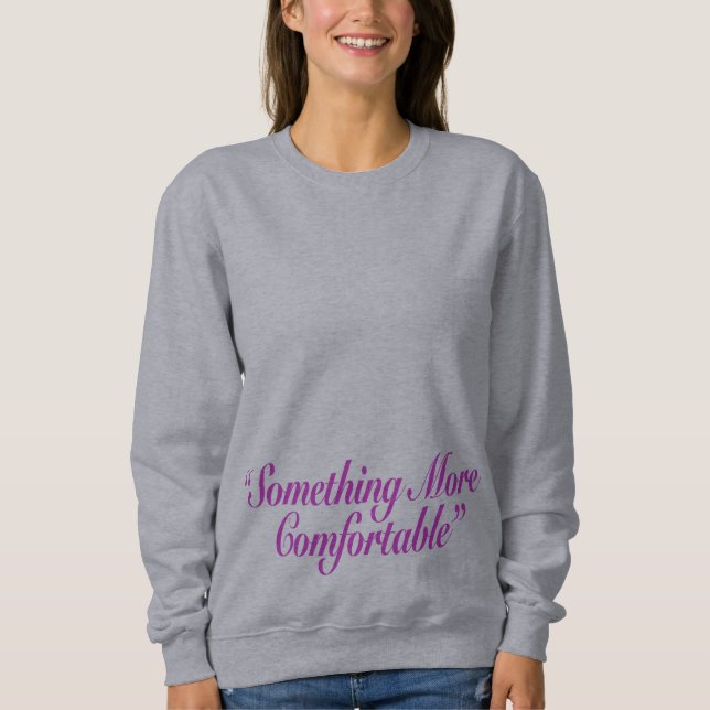 Sweatshirt Quelque chose de plus confortable Violet texte bas (Devant)