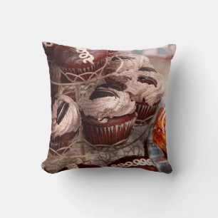 Sweet - Cupcake - Cupcake mountain Throw Pillow