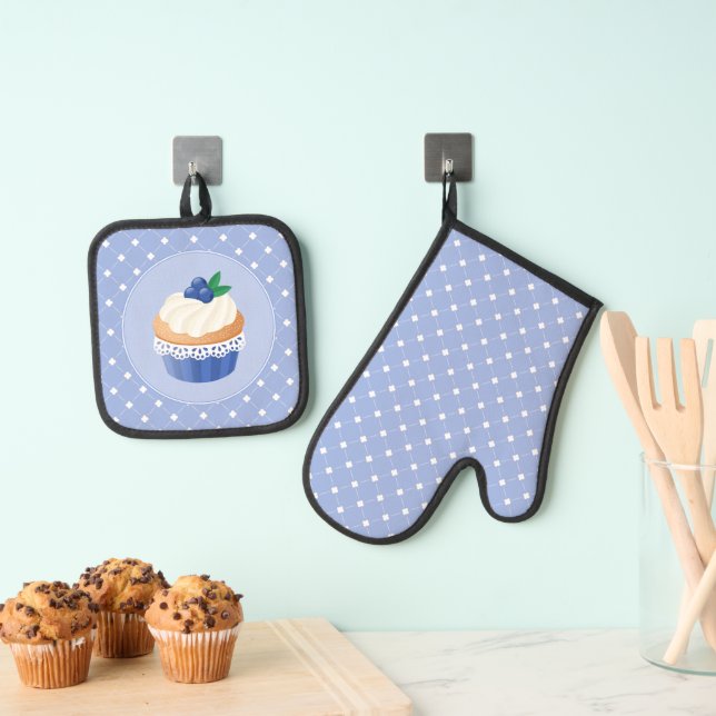 Sweet Delicious Blueberry Cupcake Oven Mitt & Pot Holder Set (Insitu(Hanging))