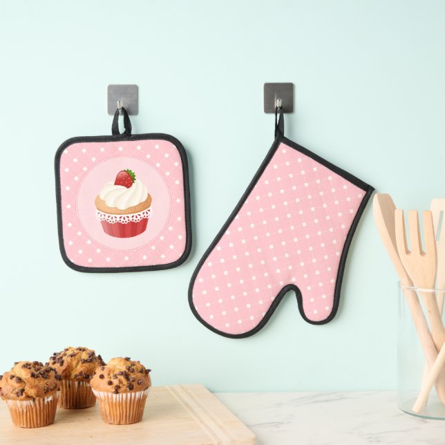Sweet Delicious Strawberry Cupcake Oven Mitt & Pot Holder Set (Insitu(Hanging))