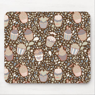 Sweet  pattern made of tasty cupcakes mouse pad