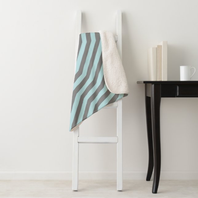 Symmetric diagonal stripes background 9 sherpa blanket (In Situ)