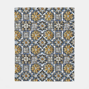 Symmetrical snowflake pattern fleece blanket