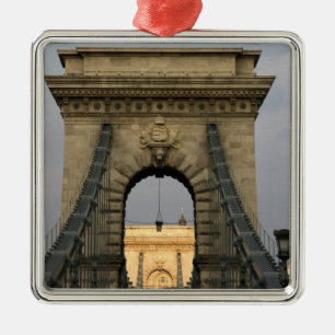 Szechenyi lanchid Szechenyi Chain Bridge), Metal Ornament