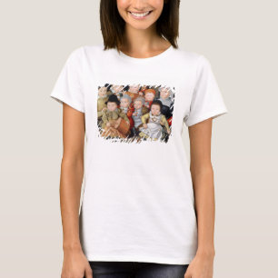 T33337 Portrait of a mother with her eight childre T-Shirt