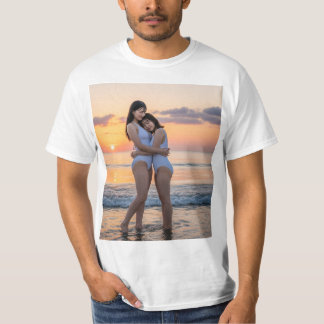 T-SHIRT 夕日が美しい夕陽の浜辺で白いハイレグ紐水着の笑顔が可愛い美女