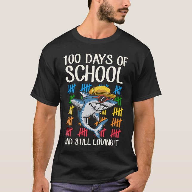 T-shirt 100 Days Of School And Still Loving It Cool Shark  (Devant)