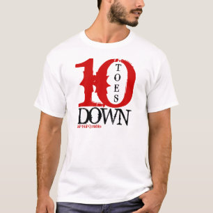 T-shirt 10 (Dix) botte avec la pointe du pied en bas de la