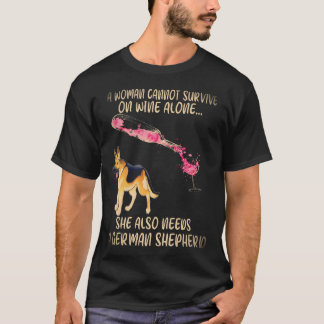 T-shirt 26 Une femme ne peut survivre au vin seul Elle a a