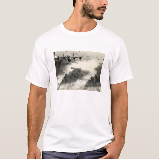 T-shirt 2ÈME GUERRE MONDIALE B-24s au-dessus des gisements (Devant)