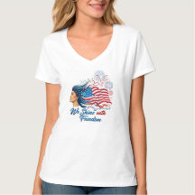 4 juillet - "Nous brillons avec la liberté" Tee
