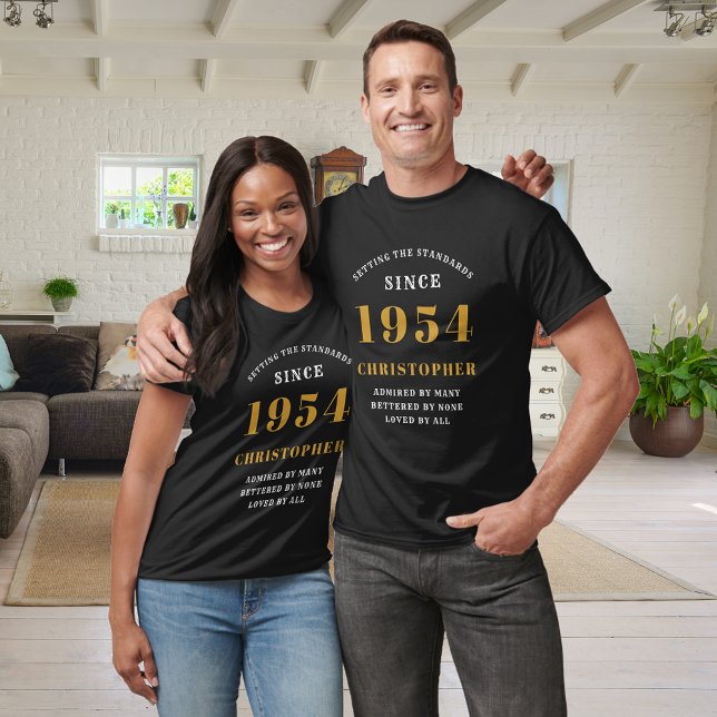 T-shirt 70th Birthday 1954 Ajouter Nom Black Gold Party (Custom 70th Birthday Guest of Honor Black and Gold T-Shirt – Born 1954 Edition)