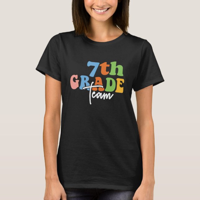 T-shirt 7th Grade Team Retro Groovy Women Happy First Day  (Devant)