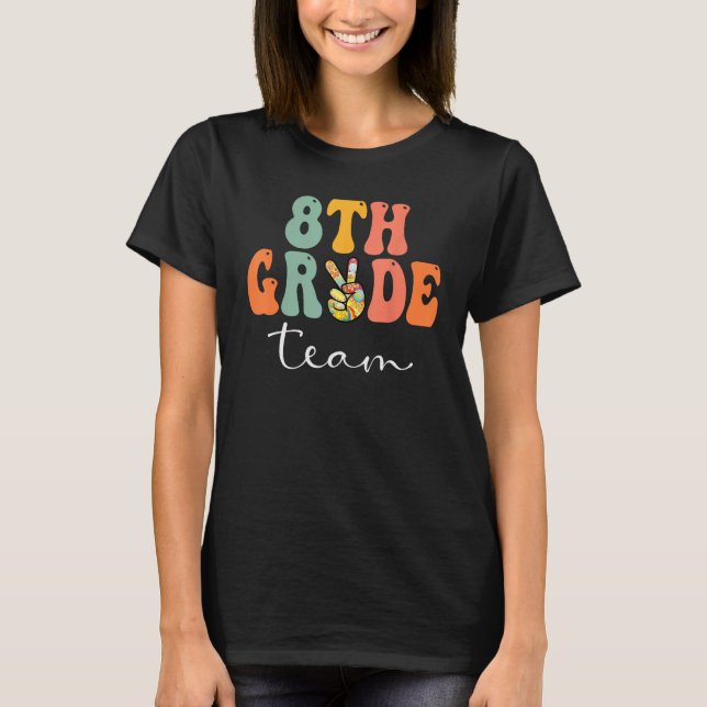 T-shirt 8th Grade Team Retro Groovy Women Happy First Day  (Devant)