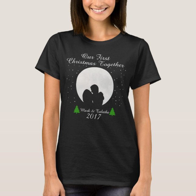 T-shirt A personnalisé notre première chemise de Noël (Devant)