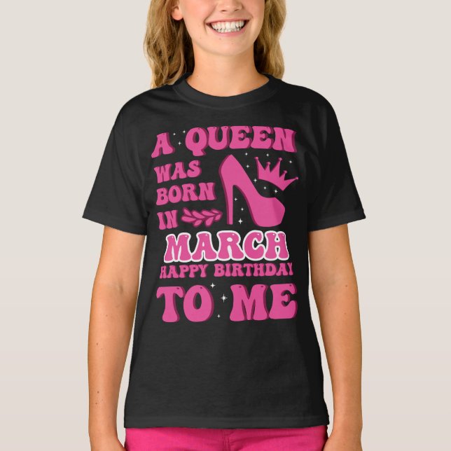 T-shirt A Queen Was Born in March – Stylish Birthday Gift  (Devant)